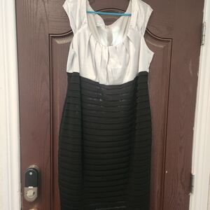 London Times Black and White Midi Dress